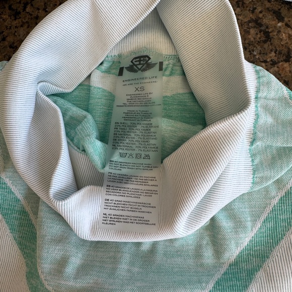 Body Engineers Athena Camo Blue and White Activewear Set XS and Small - Picture 4 of 6